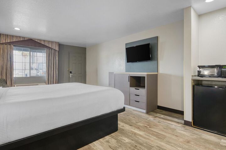 Room 21 of 34