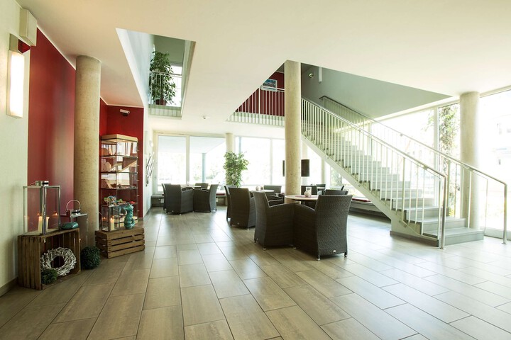 Entrance & Lobby