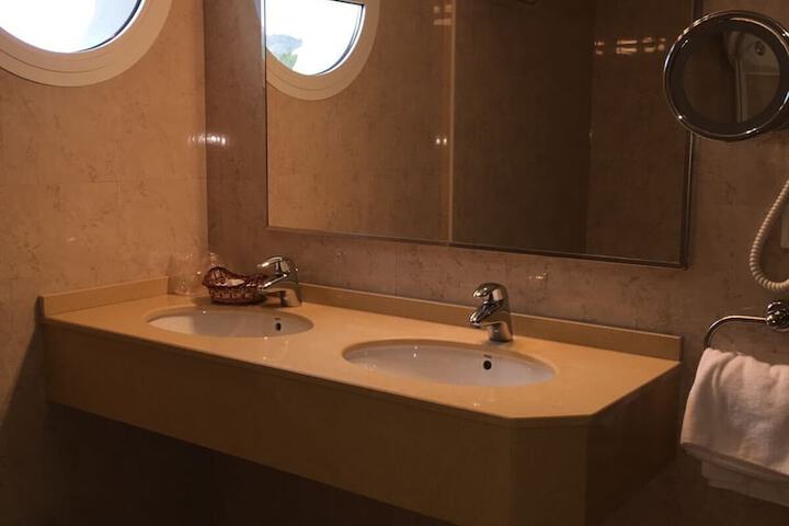 Room 14 of 17