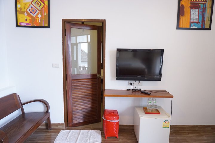 Room 33 of 64