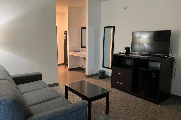Room 10 of 34
