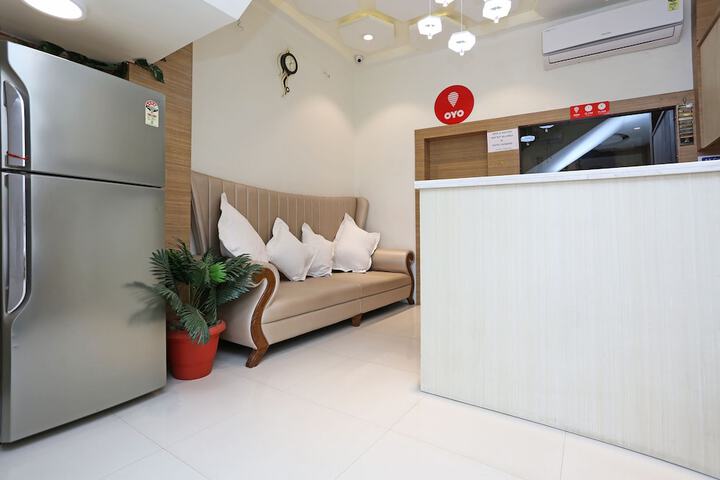 OYO 10472 HOTEL QUEEN