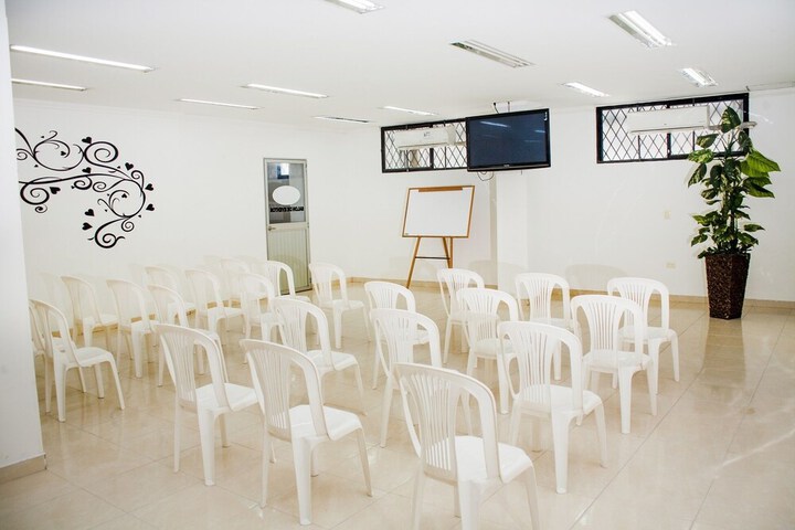 Ballroom/Hall 15 of 18