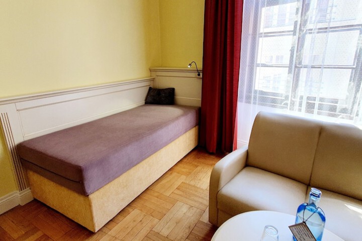 Room 25 of 81