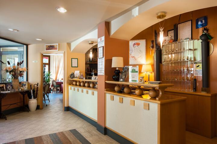 Entrance & Lobby