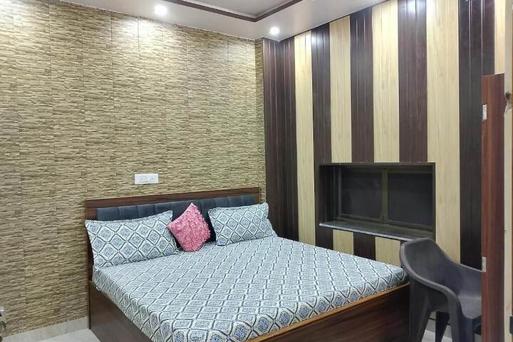 Room 12 of 18