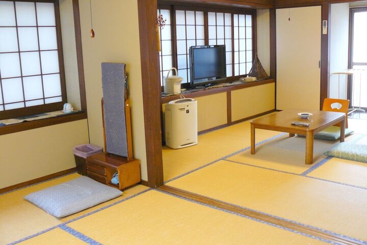 Room 11 of 33