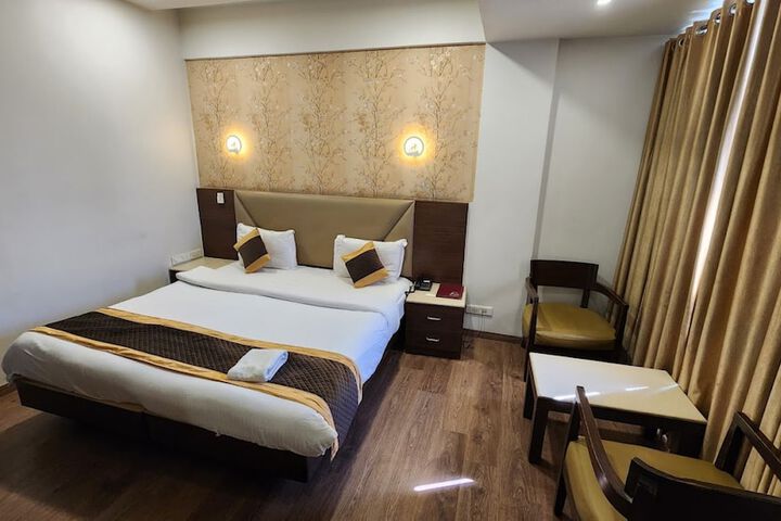 Room 3 of 16