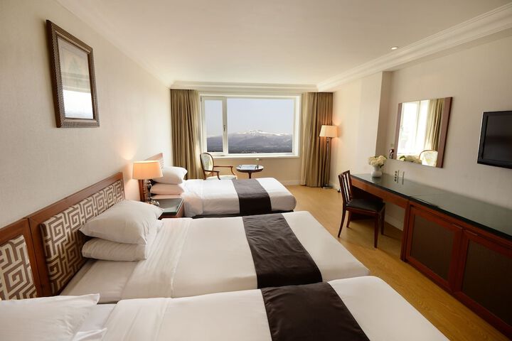 Room 6 of 79