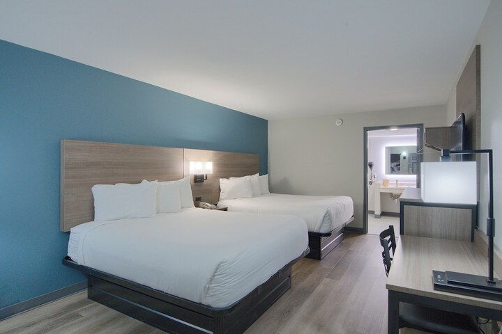 Room 10 of 77