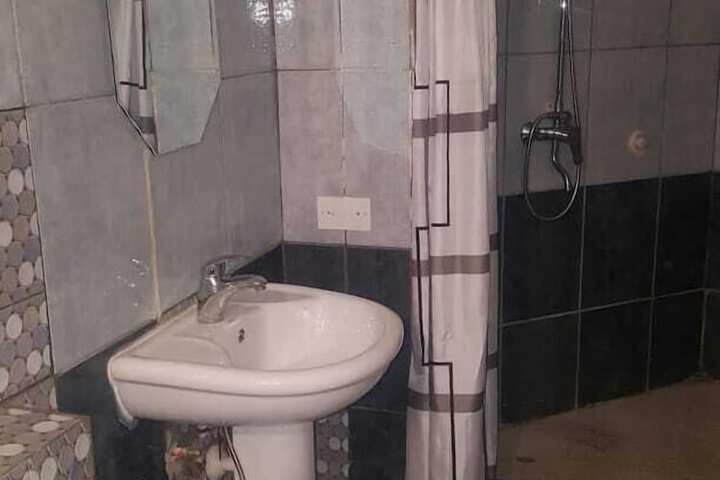 Room 4 of 12