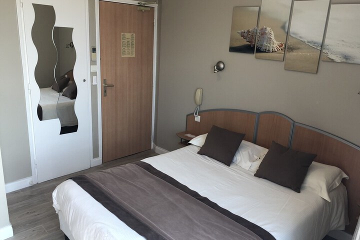 Room 6 of 40