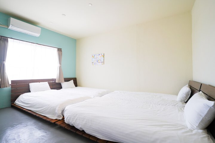 Room 11 of 24