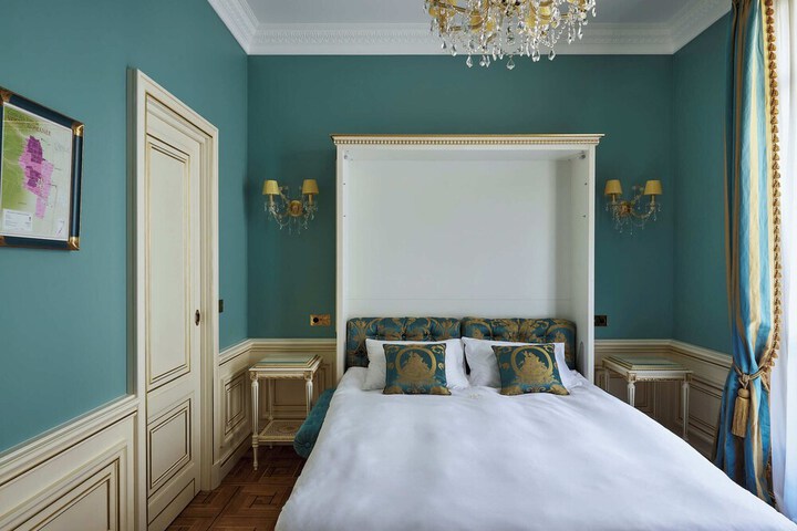 Room 44 of 109