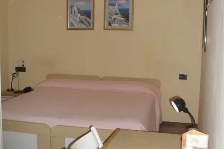 Room 5 of 5