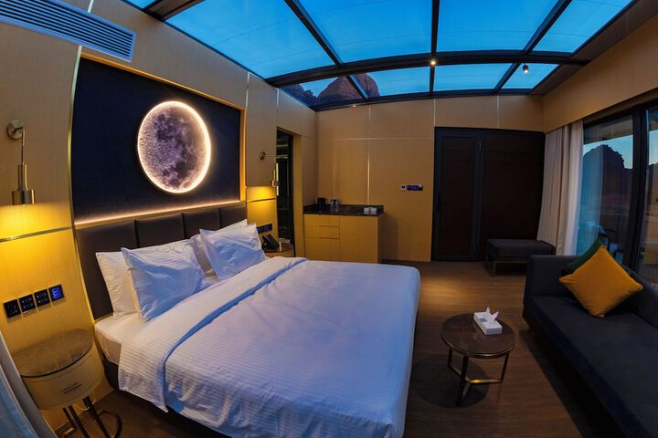 Room 7 of 18