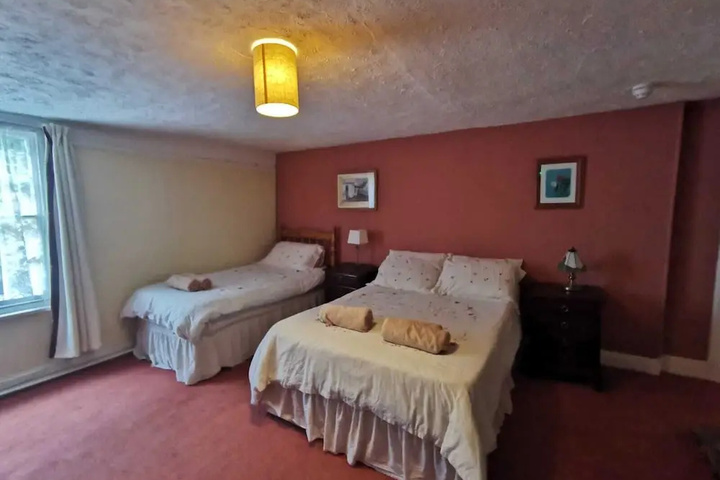 Room 2 of 16