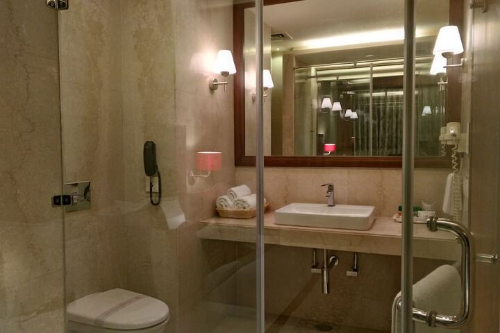 Room 13 of 34