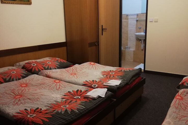 Room 26 of 76