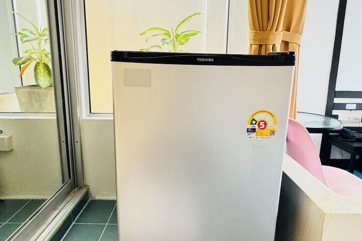 Mini-refrigerator
