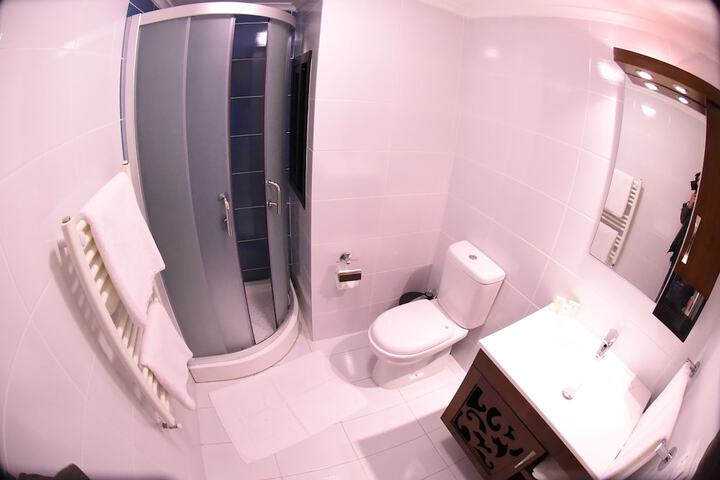 Room 11 of 25