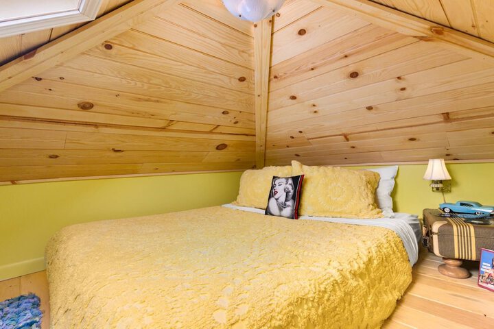 Room 3 of 152