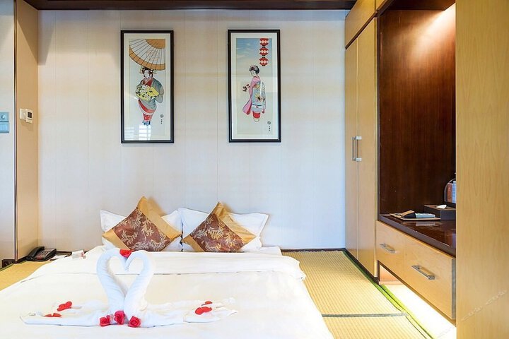 Room 38 of 77