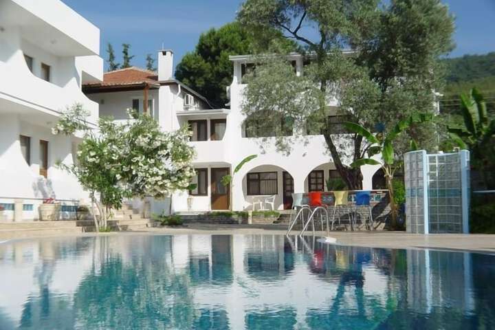 Hotel Pool