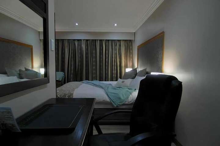 Room 16 of 32
