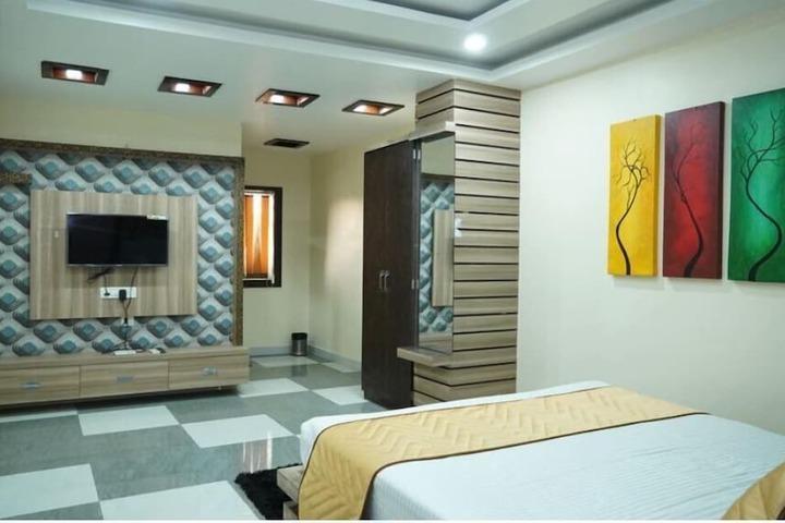 Room 3 of 8