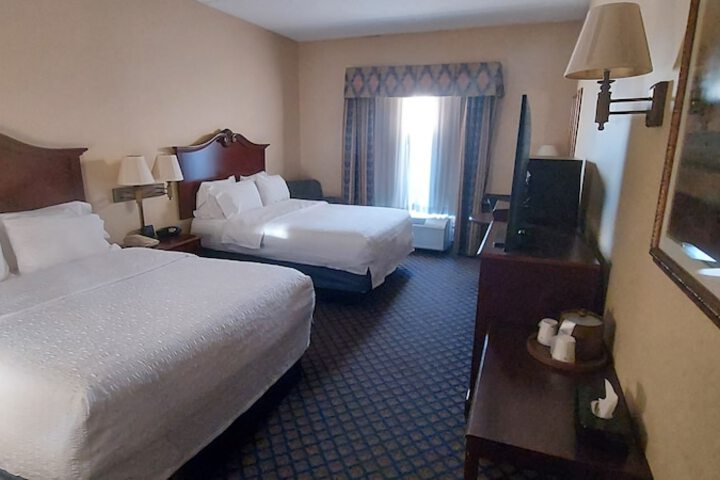 2 Queen Beds (3 of 7)