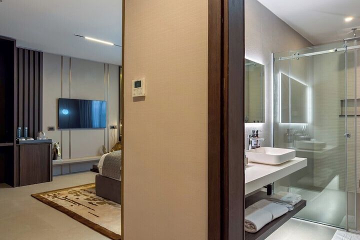 Room 21 of 179