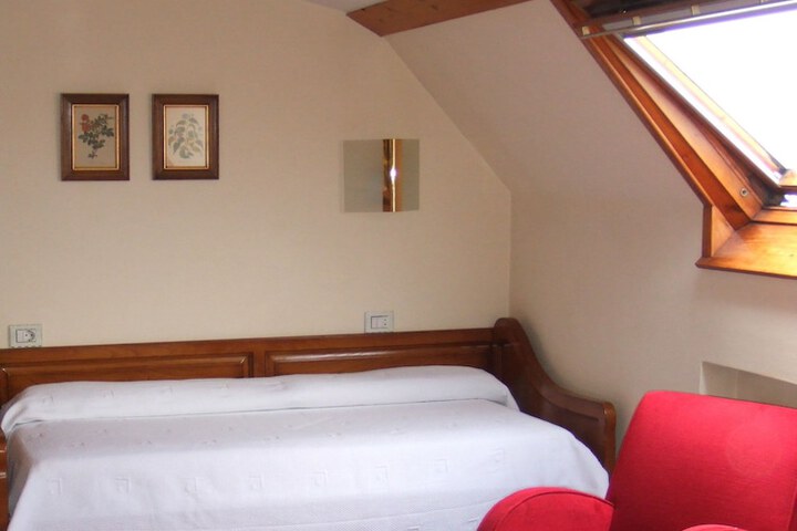 Room 12 of 54