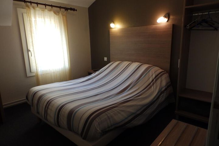 Room 3 of 40