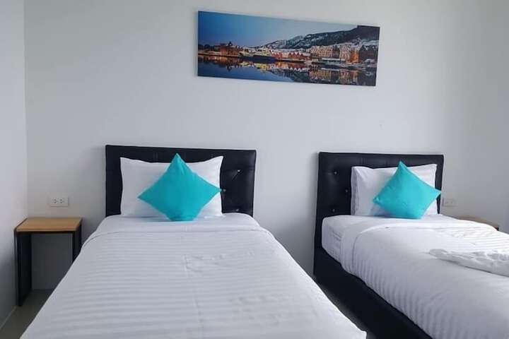 Room 8 of 16