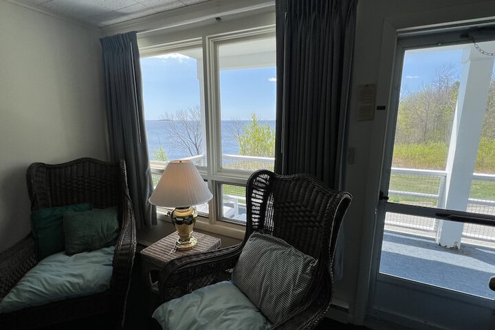 Room 17 of 205