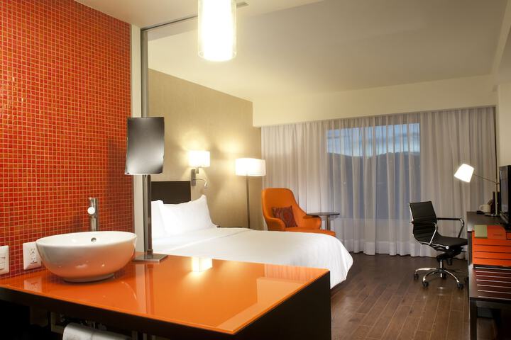 Room 5 of 68