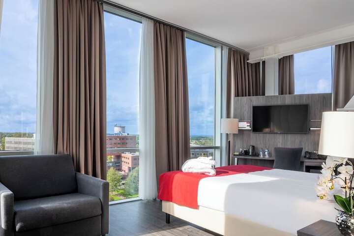 Room 32 of 127