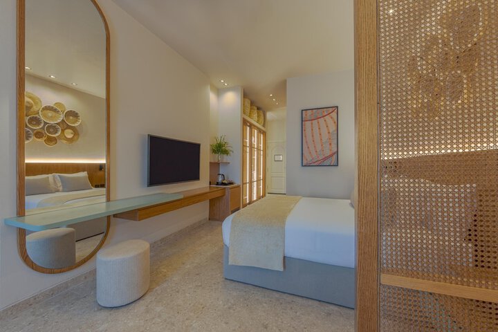 Room 43 of 241