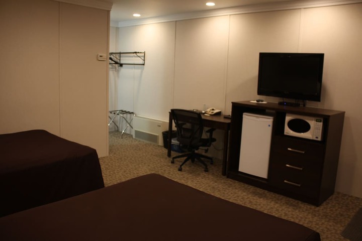 Room 5 of 9