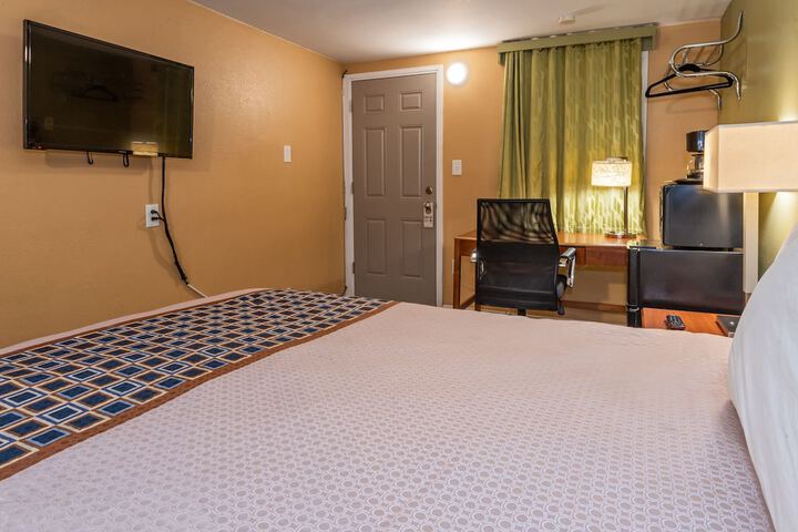 Room 3 of 16