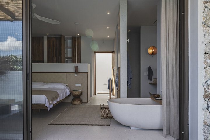 Room 15 of 52