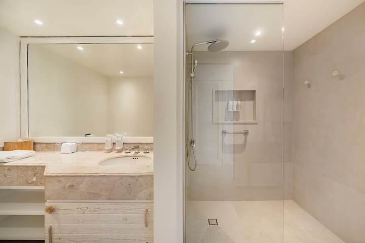 Room 40 of 113