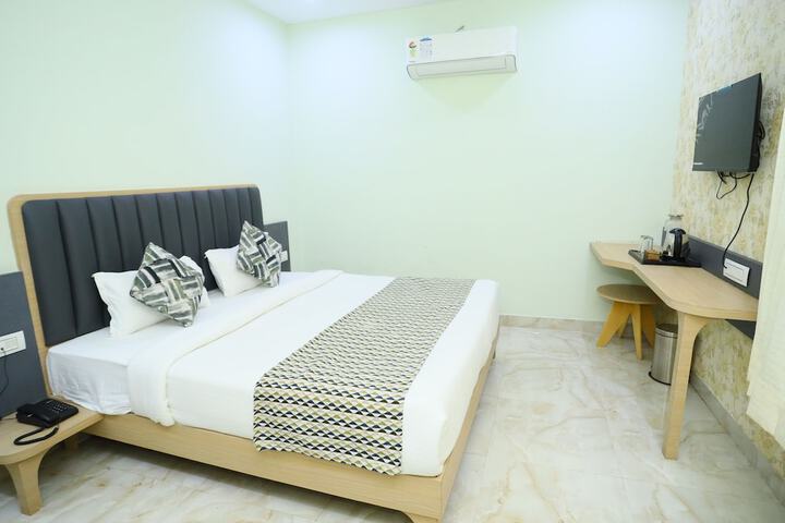 Room 11 of 42