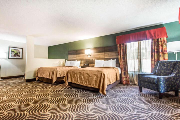 2 Queen Beds (3 of 8)
