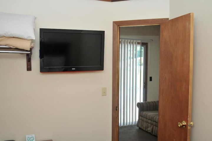 Room 27 of 108