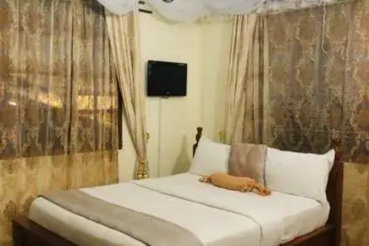 Room 2 of 9