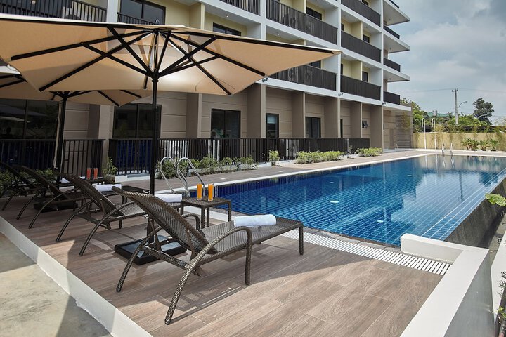 Pool 17 of 28