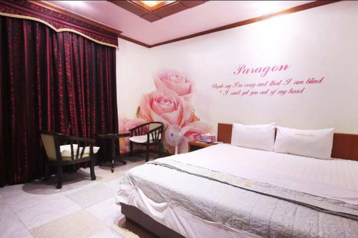 Room 7 of 16