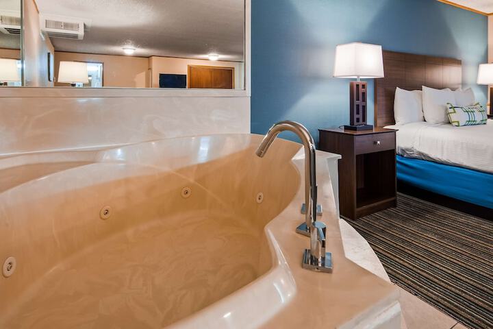 Private spa tub